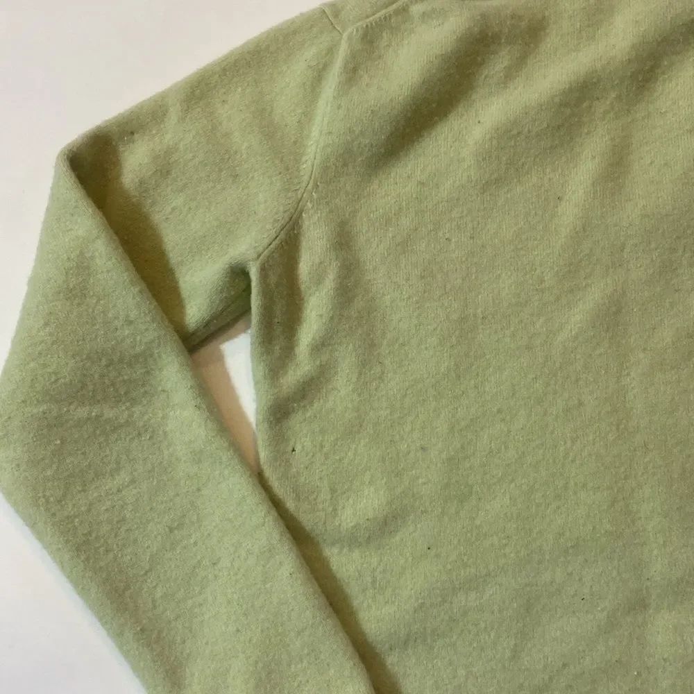 VTG,
V-Neck Light GreenâSweater Size Approximate M No Tag - Picture 6 of 7